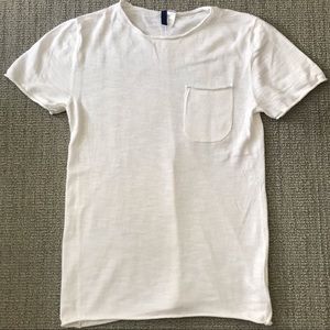 H&M light weight sweater knit top with raw edges.